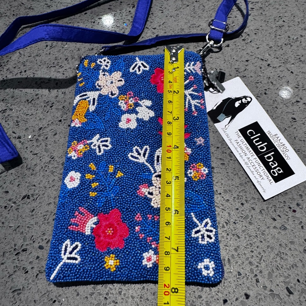 Tupperware Purple Beaded Wristlet with Blue Interior - Picture 2 of 6